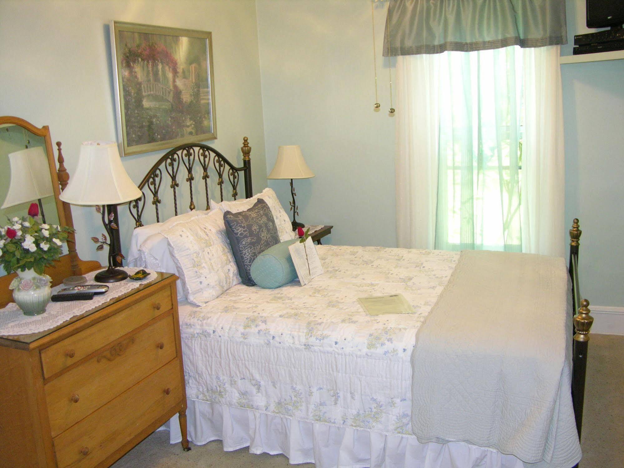 The Seymour House Bed & Breakfast South Haven Bagian luar foto